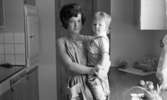 Frövi industrinedläggning 25 mars 1966

Kvinna med barn i köket