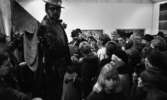 Tage Nilsson auktion, 4 april 1966.

Folk på auktion