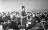 Rosta kvinnoklubb 14 mars 1966

En kvinna håller tal på en kvinnorklubb