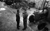 Lantbruksnummer, Centralföreningen 17 mars 1966

Traktorer repareras