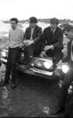 Raggarerepotage 2 april 1966

Raggare med sina bilar, har samlats på en stor parkering