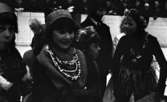 Maskis på Vinterstadion. Kostymfest 25 februari 1965.

Barn i maskeradkläder.