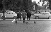 Tema I väntans tider 1 april 1965

Unga män väntar sittandes på ett räcke.