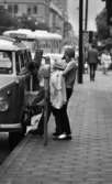 En buss kommer lastad, Varuautomaten på väg att försvinna 17 juli 1967