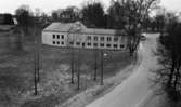 Nytt radiohus, 18 mars 1967

Tomt för nytt radiohus, på bilden syns Almby församlingshem.