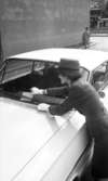 Parkeringsvakt tycker inte om bilister. 2 juli 1965

Parkeringsvakt, parkeringsbot