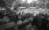 Utställningen över, Finaljakten slut 21 juni 1965
Örebro 700

Popgruppen Hep Stars och sångaren Sven Hedlund uppträder inför publik.