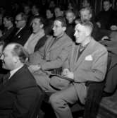 ÖSK-spelare går på bio.
22 februari 1955