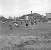 Fotbollpremiär ÖSK-Sandviken.
14 mars 1955