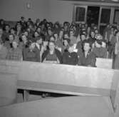 Doktor Myhrman håller föredrag.
16 mars 1955