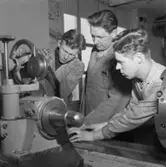Centrala verkstadsskolan.
Bildsidan.
19 mars 1955