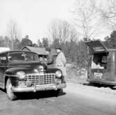 Trafiktestningarna.
Bilen är en Dodge årsmodell 1946.

27 april 1955