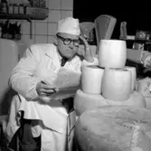 Saluhallen. Bildsidan.
17 december 1954.