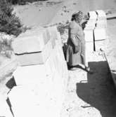 Kvinnlig murare i Eker.
Augusti 1956