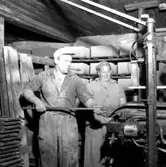 Kvinnlig murare i Eker.
Augusti 1956