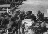 Flygfoto över Prästgården, Sköllersta.Bilden tagen för vykort.
