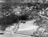 Flygfoto över Kumla.Bilden tagen för vykort.Förlag: A. Dohlwitz Bokhandel, Kumla.