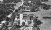 Flygfoto över Mosjö kyrka.
Bilden tagen för vykort.
Förlag: Knut Dahlén, Mosås.