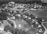 Flygfoto över Pålsboda.Bilden tagen för vykort.Förlag: Thryggs Bokhandel, Pålsboda.