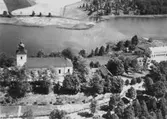 Flygfoto över Hammar, kyrkan, bostadshus.
Bilden tagen för vykort.