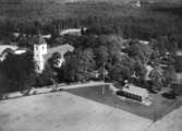 Flygfoto över Svennevads kyrka.