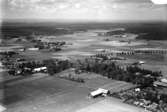 Flygfoto över Rinkaby, bostadshus och byggnader.