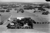 Flygfoto över Gamby gård, bostadshus och ekonomibyggnader.