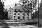 Örebro Sanatorium
Adolfsberg, Örebro.
Bilden tagen för vykort.
Förlag: G. Dahléns Livsmedel.