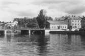 Askersund, motiv från hamnen, bron och Sundsgården.
Bilden tagen för vykort.
