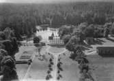 Flygfoto över Vissboda Herrgård, Åsbro.
Bilden tagen för vykort.