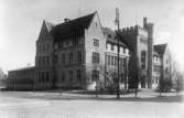 Tekniska skolan, Elemntärskolan, Rudbektsskolan.