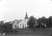 Kyrka, bostadshus.