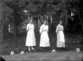 Tre flickor.Bostadshus.