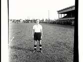 Sten Andersson. (Fotboll, ÖSK) står på planen vid Eyravallen. Han spelade fotboll åren1942-46, 1947.