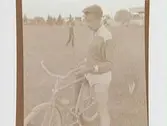 Friidrott, Eyravallen 1946. Henry Eriksson med cykel.
