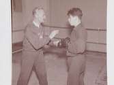 Boxning; Idrottshuset 1948. Artur Koch tränar Rolf Svanberg, BK Kelly.