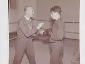 Boxning; Idrottshuset 1948. Artur Koch tränar Rolf Svanberg, BK Kelly.