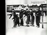 Bandy gammal bild (år 1935) fr.v. målvakt H Gellert, 'Sme-Kalle' Karlsson, Kalle Olsson, Elle Östling, Börje Johansson, Rune Lindström och Torsten Eriksson.