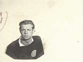 Internationell fotboll på Eyravallen den 8 juli 1947. Resultatet blev 8-1 till ÖSK. Berndt Karlsson, målvakt i ÖSK.