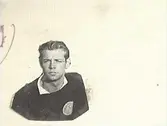 Internationell fotboll på Eyravallen den 8 juli 1947. Resultatet blev 8-1 till ÖSK. Berndt Karlsson, målvakt i ÖSK.