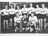 ÖSK, handboll.
L.Eklund, T.Isaksson, G.A. Eklund, N.Hedman, G.Johansson, E.Odell, O.Bern.
sitt:N.Graflund, R.Pettersson, L.Larsson.