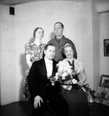 Bröllop, brudpar och två personer.Edvardsson