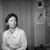 En kvinna, bröstbild.Fru Larsson, Lasarettet.Bilden tagen för id-kort.