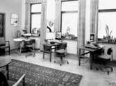 Rumsinteriör, utställning av skrivmaskiner, kontorsmaskiner och möbler.
AB K.G. Larsson