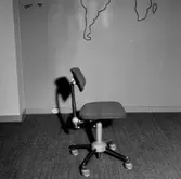 En stol.
Wigrell & Co.