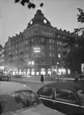 Centralpalatset, exteriör.
Korsningen av Storgatan - Olaigatan.
Bilar på Järntorget.