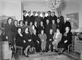Rumsinteriör, gruppbild.
Fru Högmans födelsedag.