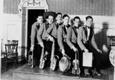 Tromsö orkestern, sex män med musikinstrument.
Syncopation Club.