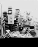 Epa, skyltfönster, cykelkorgar.