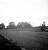 Idrottstävling för damer på Örnsro idrottsplats.